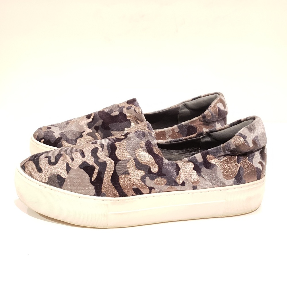 J slides slip on sneakers size 7 camo grey